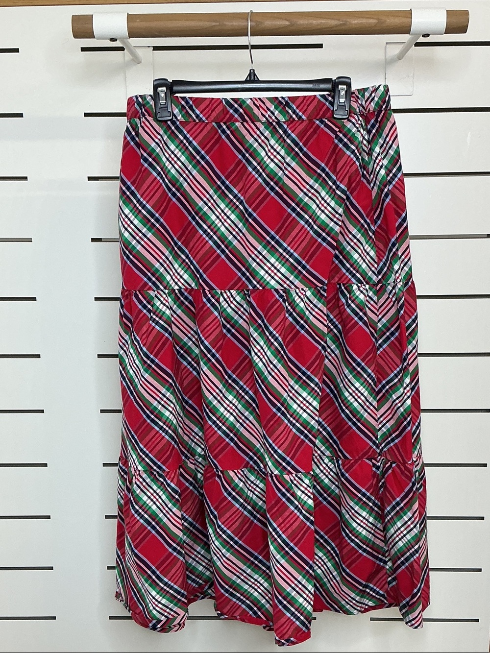 crown & ivy Red Plaid Tiered Festive Maxi Skirt with Green Accents and Pockets